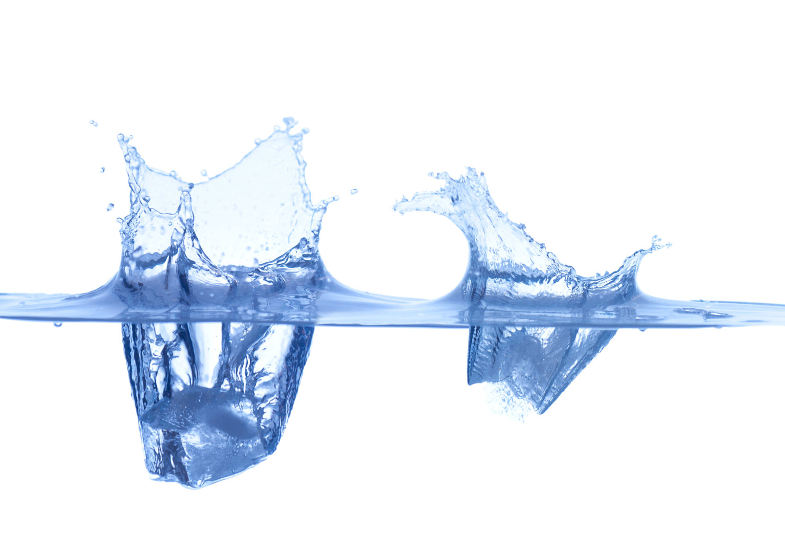 lateral intake of water with two water splashes